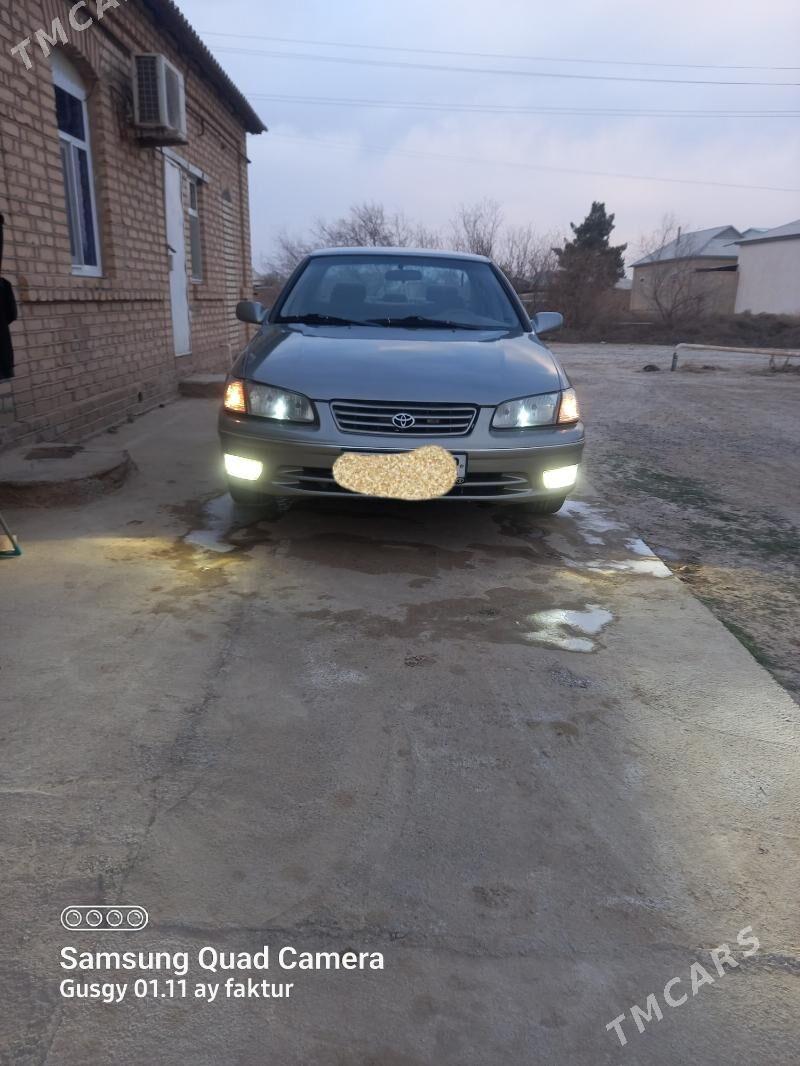 Toyota Camry 2000 - 180 000 TMT - Мары - img 1