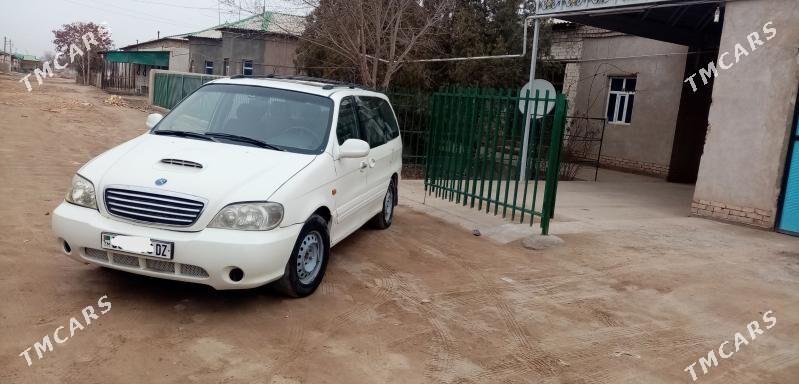 Kia Carnival 2001 - 55 000 TMT - Дашогуз - img 1