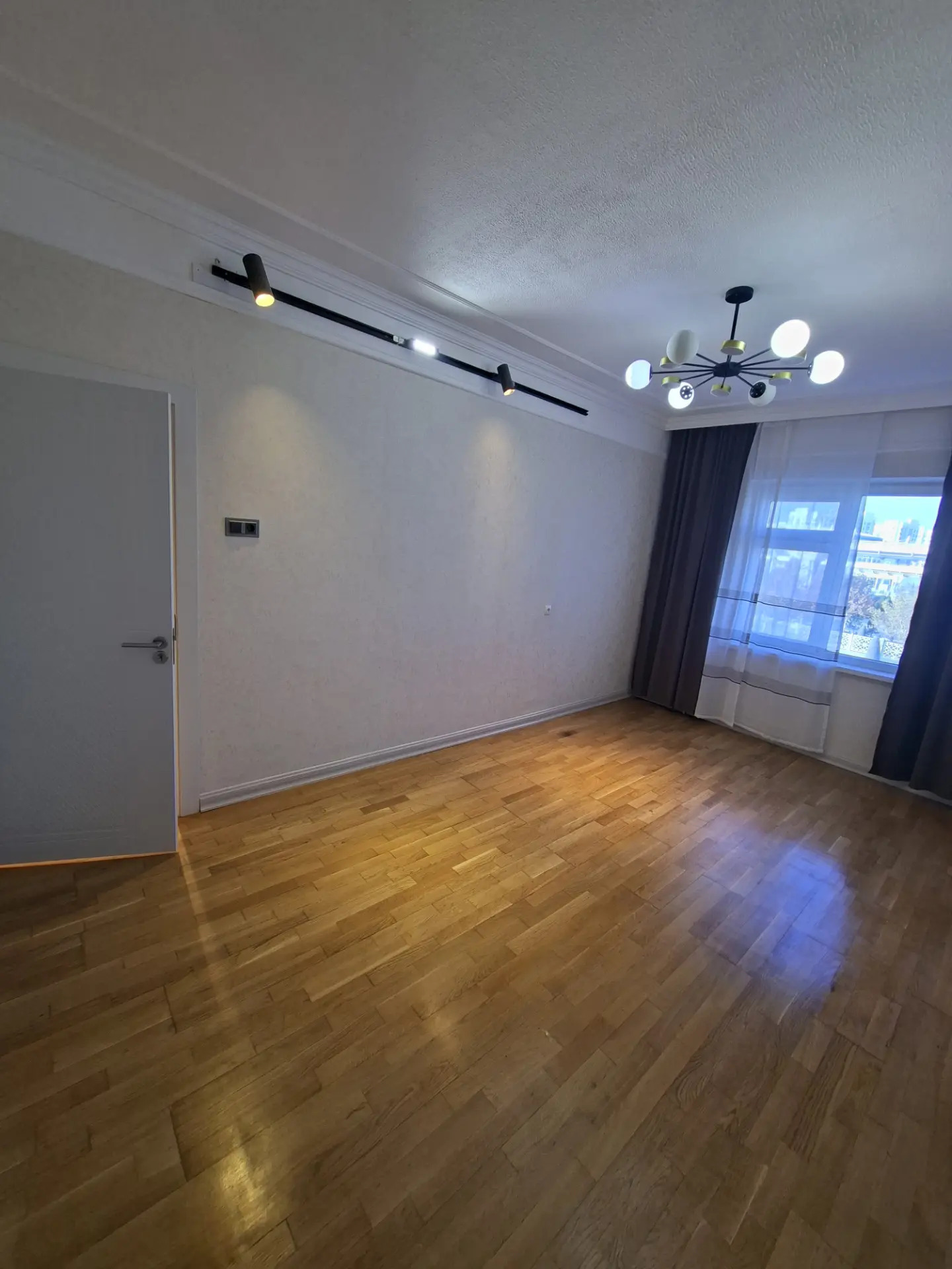 Мир 1 4/3 этаж 4 комнат - Parahat 1 - img 1