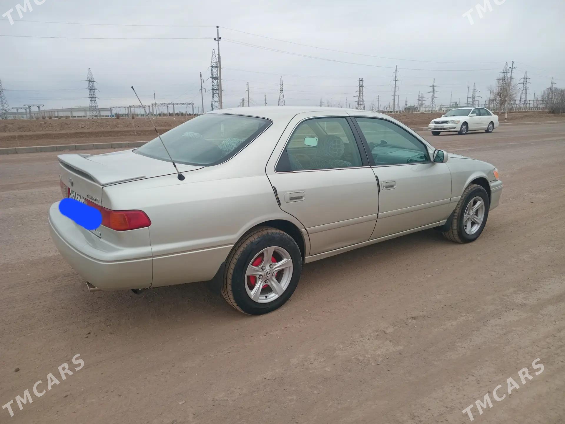 Toyota Camry 2001 - 180 000 TMT - Кёнеургенч - img 1