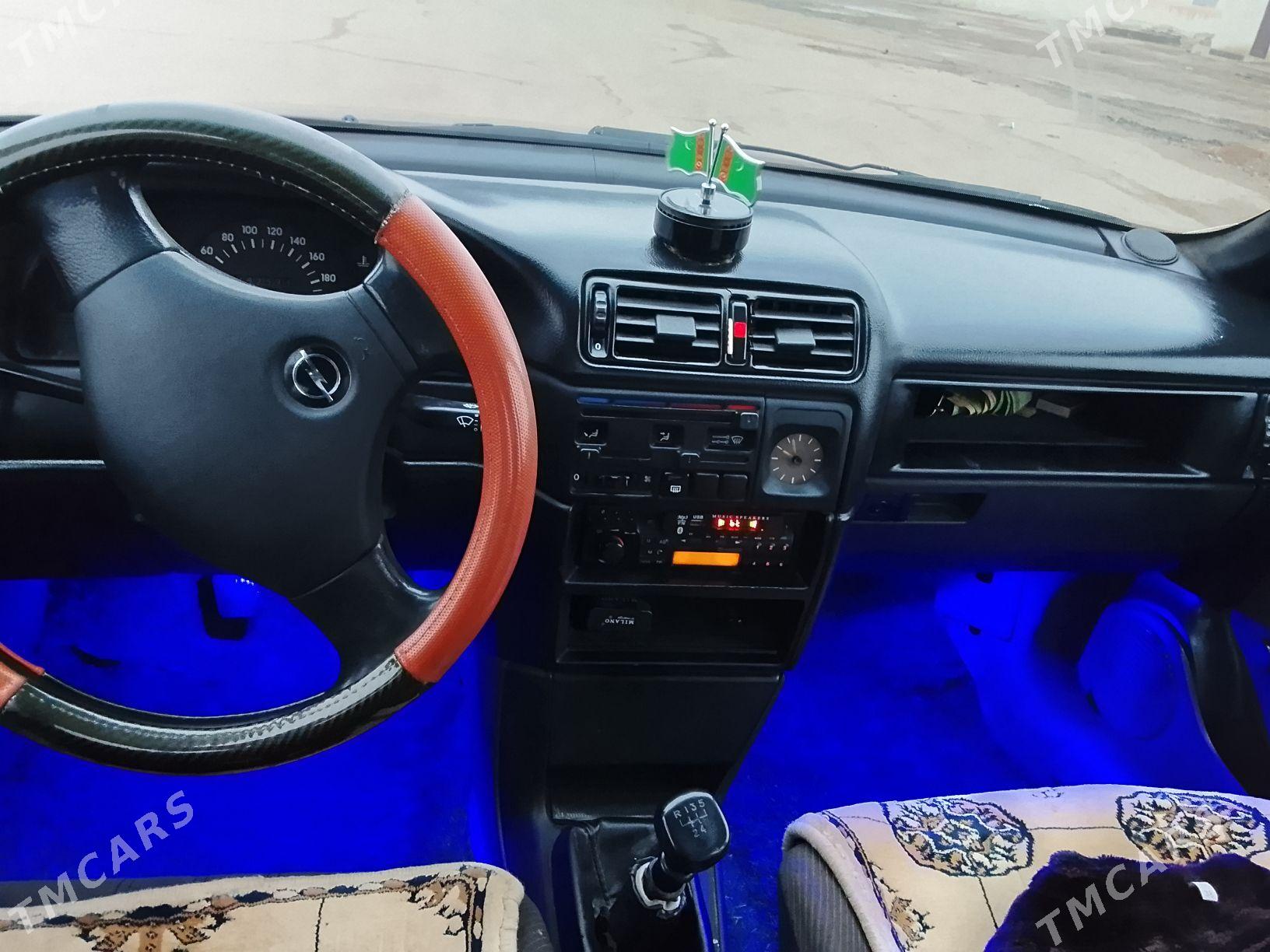 Opel Vectra 1992 - 40 000 TMT - Кёнеургенч - img 1