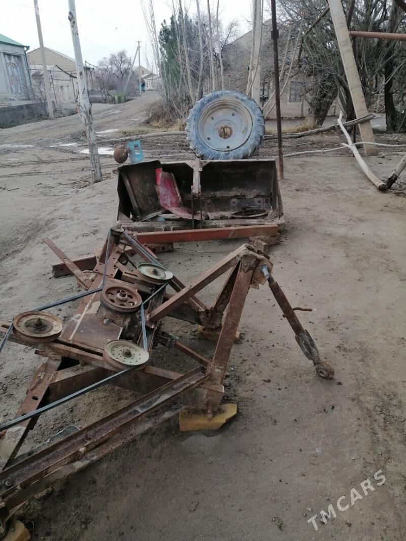 MTZ T-28 1986 - 32 000 TMT - Гарабекевюл - img 1