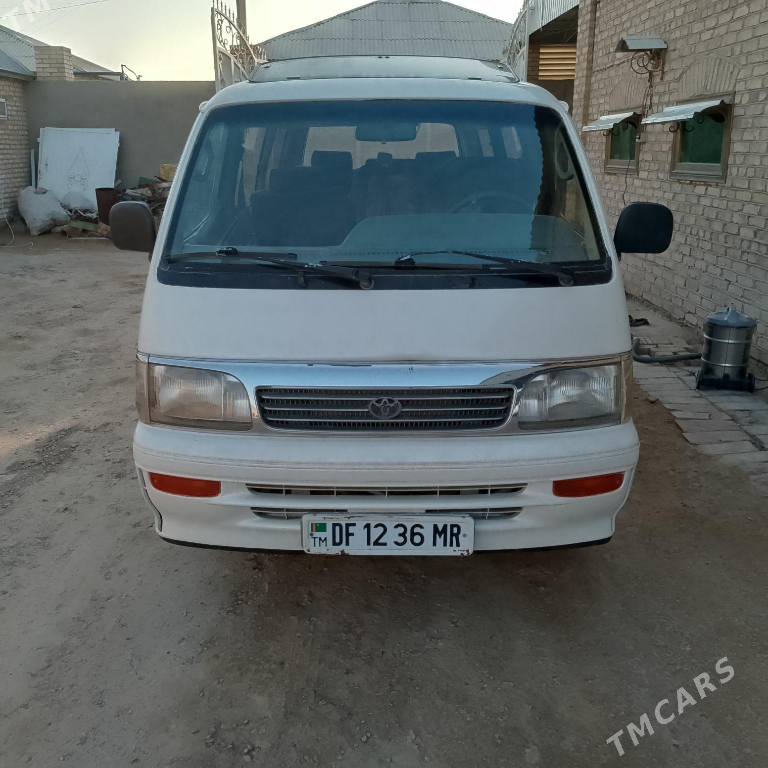 Toyota Hiace 1993 - 80 000 TMT - Мары - img 1