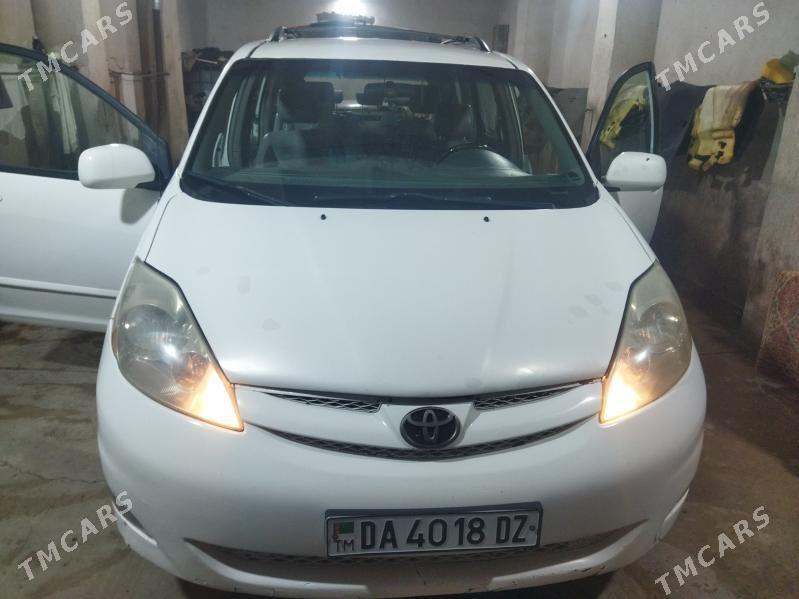 Toyota Sienna 2006 - 200 000 TMT - Дашогуз - img 1