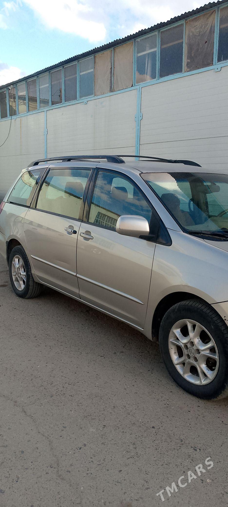 Toyota Sienna 2004 - 250 000 TMT - Türkmenabat - img 1