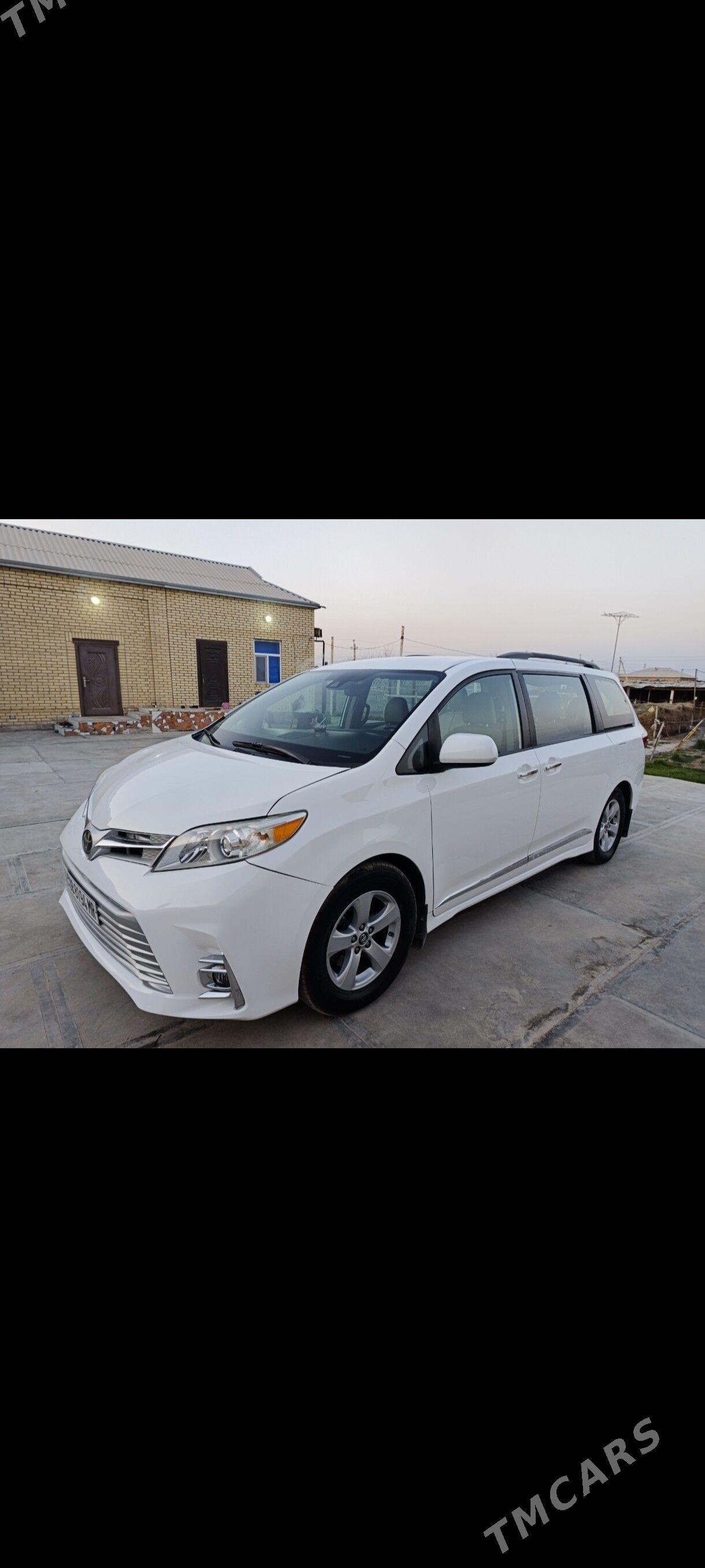 Toyota Sienna 2018 - 380 000 TMT - Wekilbazar - img 1