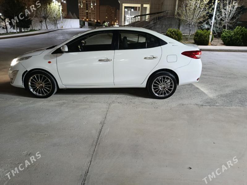 Toyota Veloz 2023 - 207 000 TMT - Кëши - img 1