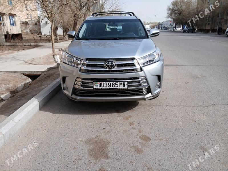 Toyota Highlander 2019 - 420 000 TMT - Мары - img 1