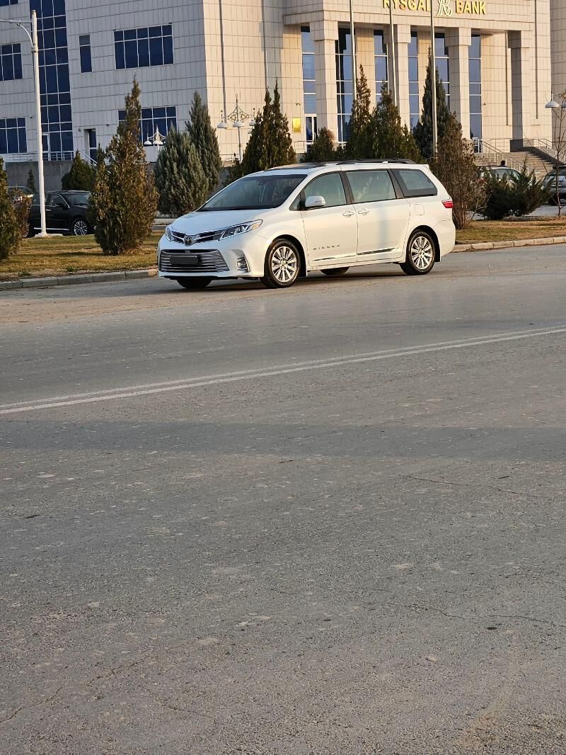 Toyota Sienna 2019 - 500 000 TMT - Туркменабат - img 1
