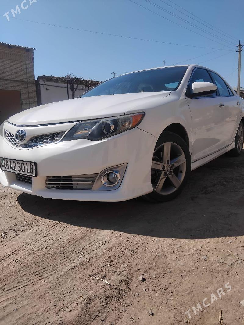 Toyota Camry 2012 - 210 000 TMT - Çärjew - img 1