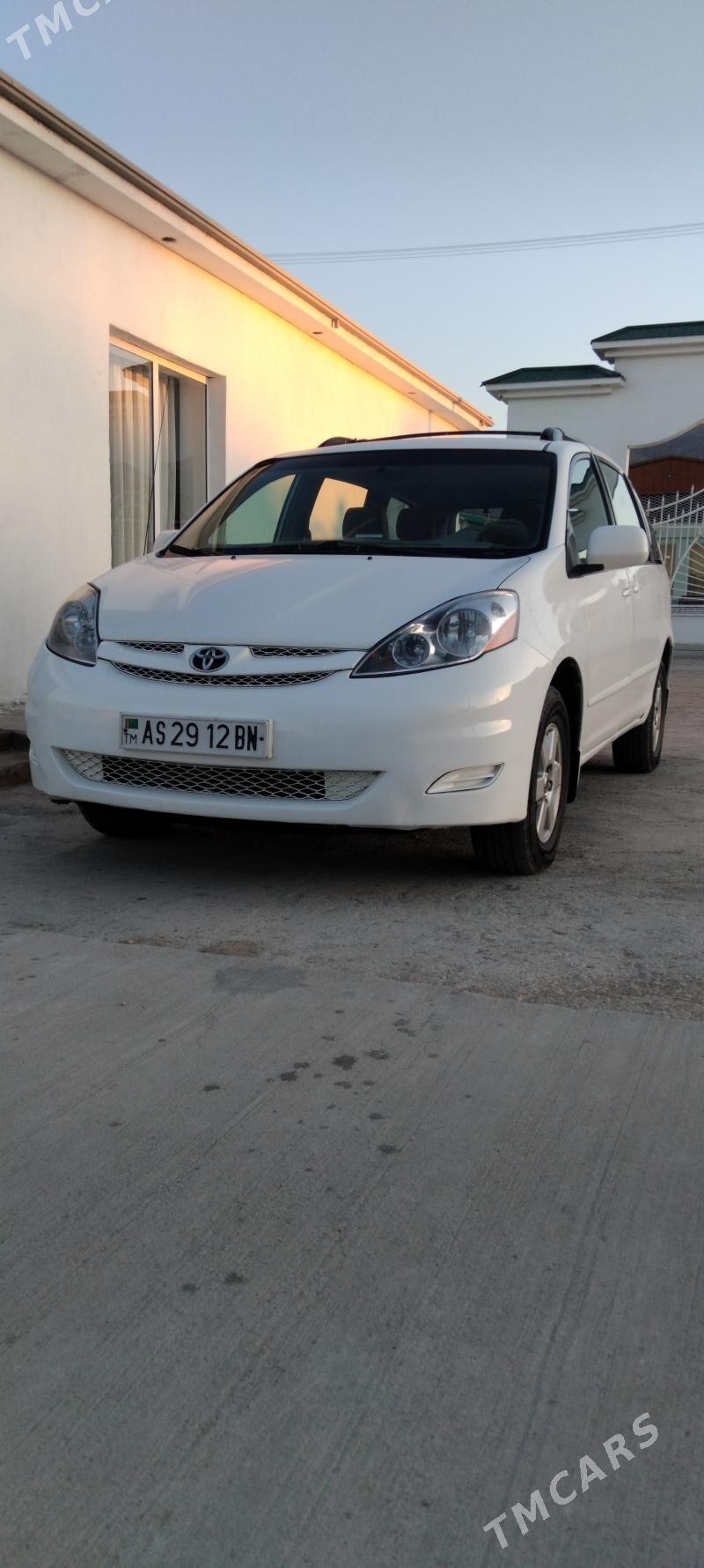 Toyota Sienna 2008 - 220 000 TMT - Балканабат - img 1