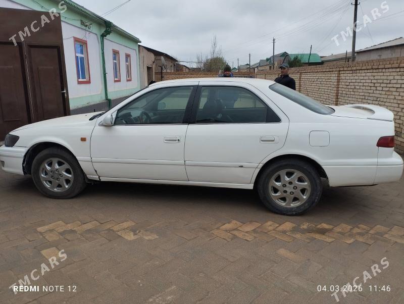 Toyota Camry 2000 - 120 000 TMT - Керки - img 1