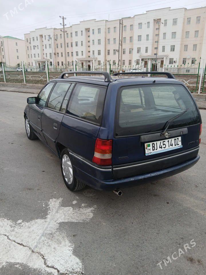 Opel Astra 1992 - 36 000 TMT - Гурбансолтан Едже - img 1