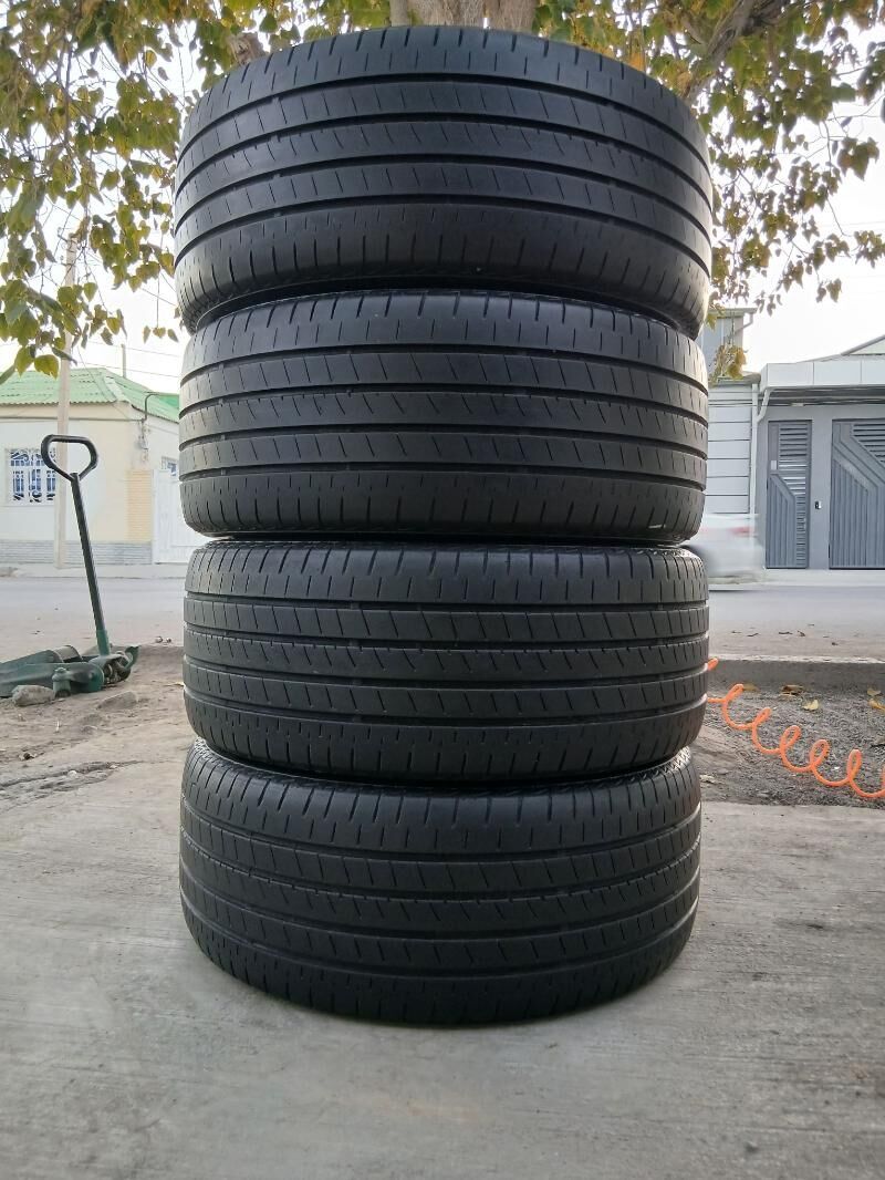 Bridgestone 235 45 18 Komplekt 1 300 TMT - Бедев - img 1