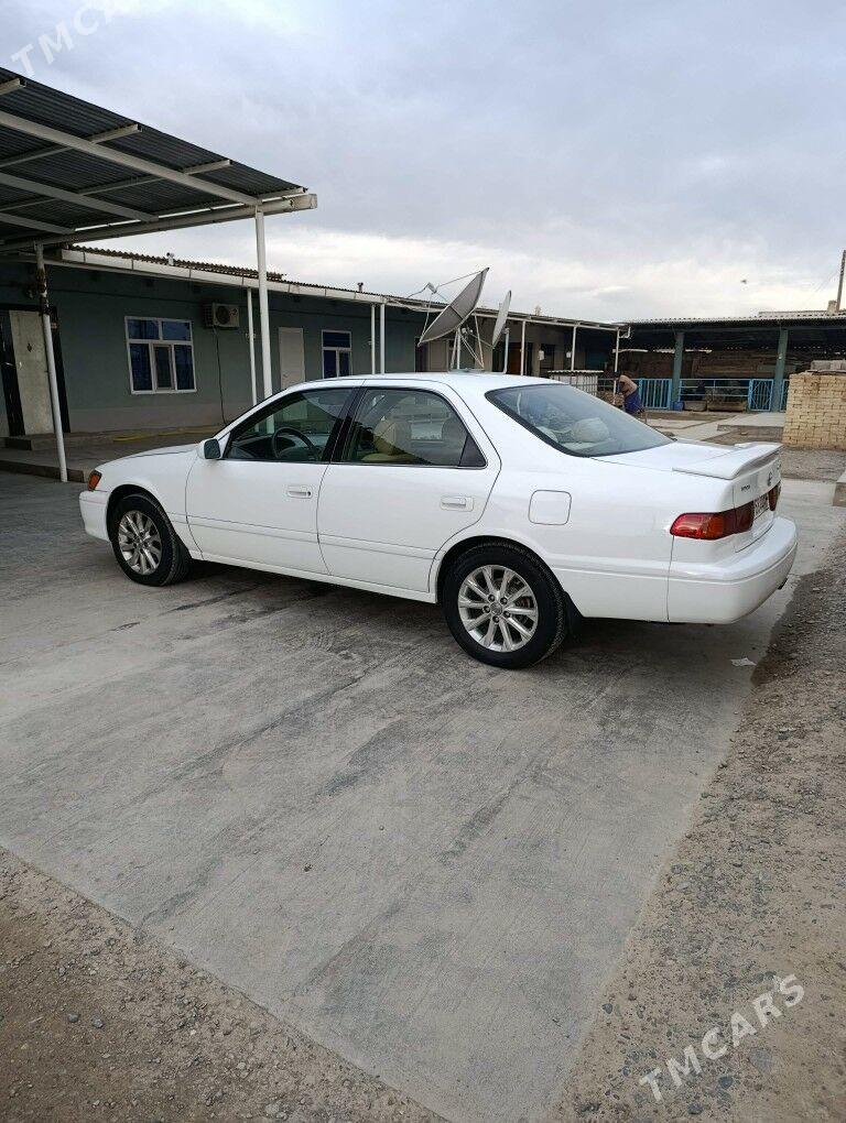 Toyota Camry 2000 - 150 000 TMT - Ак-Бугдайский этрап - img 1