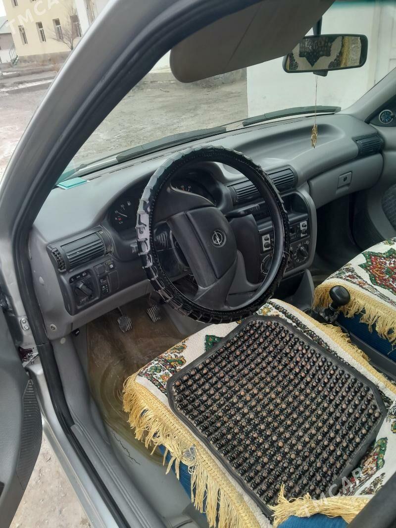 Opel Astra 1993 - 40 000 TMT - Гурбансолтан Едже - img 1
