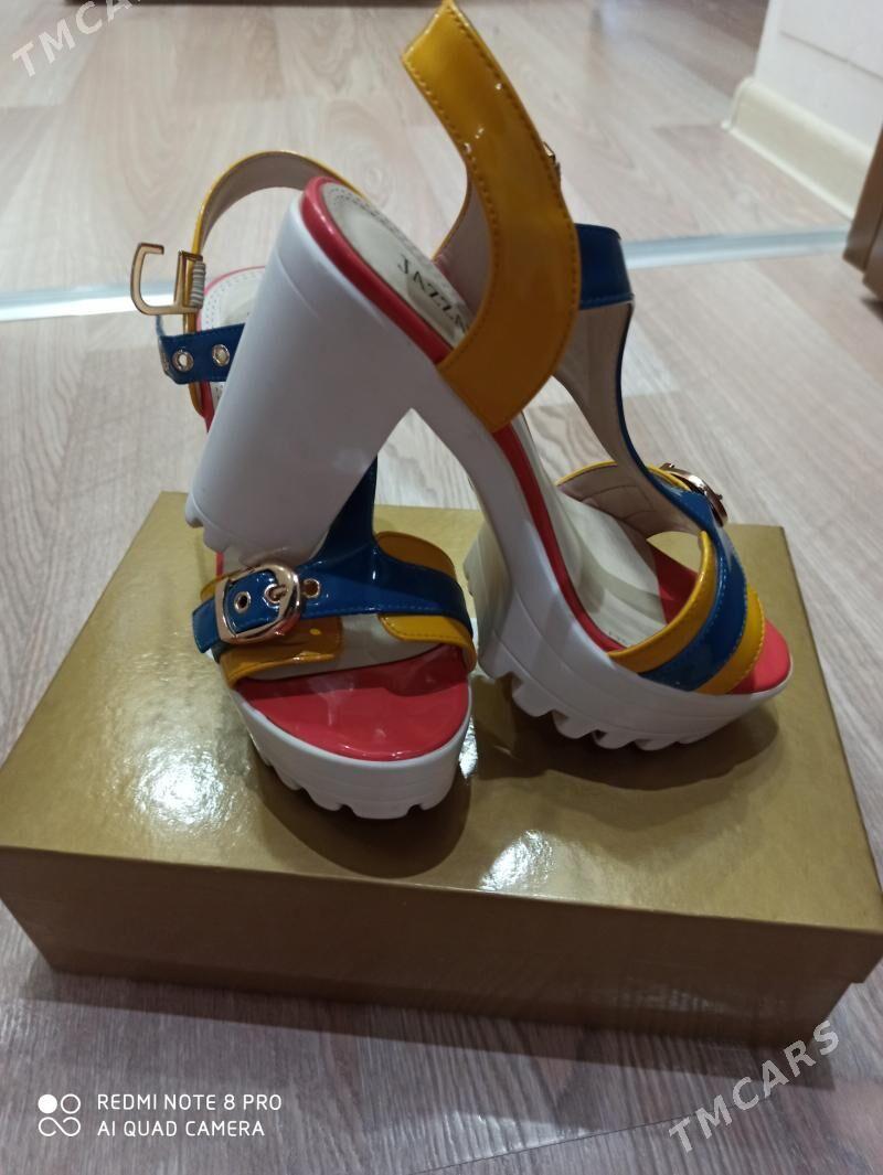 Босоножки - Мир 4 - img 1