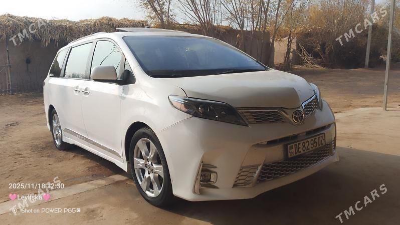 Toyota Sienna 2017 - 455 000 TMT - Şabat etr. - img 1