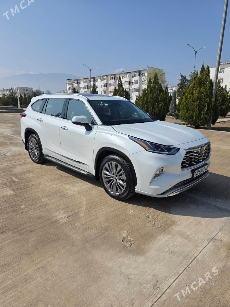Toyota Highlander 2022 - 624 000 TMT - Бузмеин - img 1