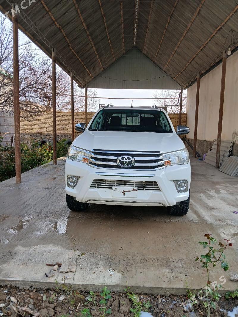 Toyota Hilux 2018 - 600 000 TMT - Койтендаг - img 1
