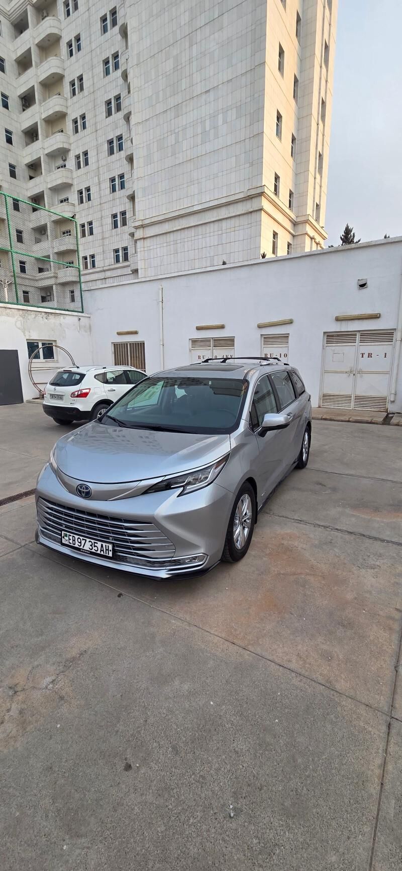 Toyota Sienna 2021 - 535 000 TMT - Çandybil şaýoly - img 1