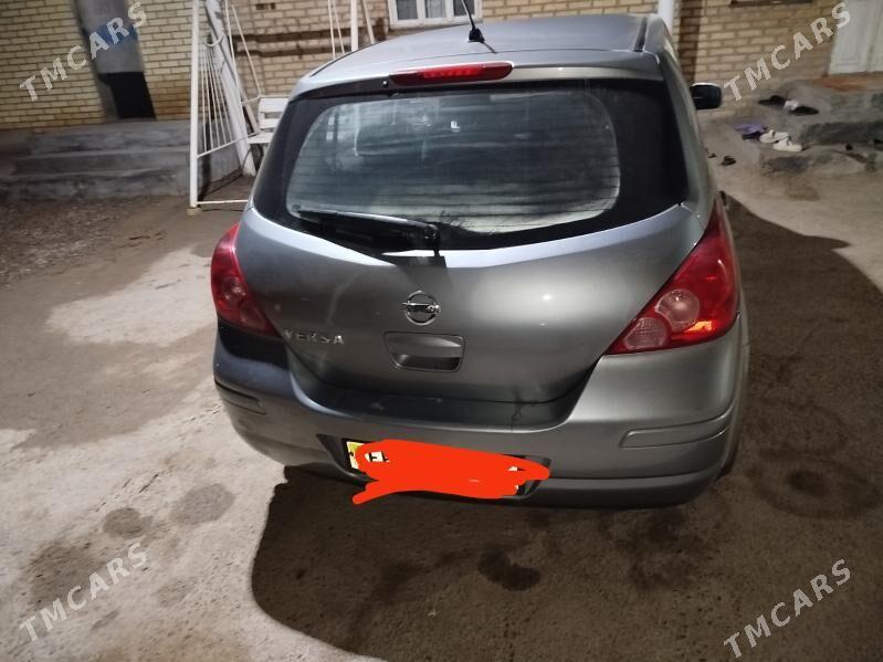 Nissan Versa 2009 - 110 000 TMT - Mary - img 1