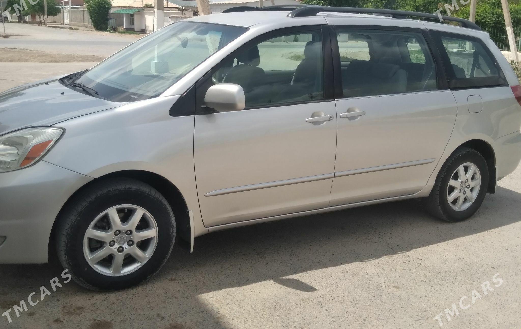 Toyota Sienna 2004 - 235 000 TMT - Теджен - img 1
