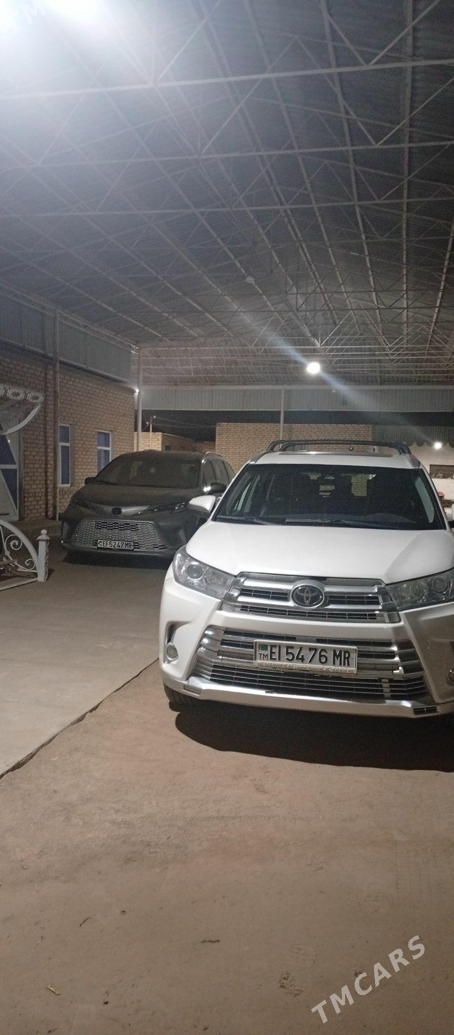 Toyota Highlander 2019 - 515 000 TMT - Туркменгала - img 1