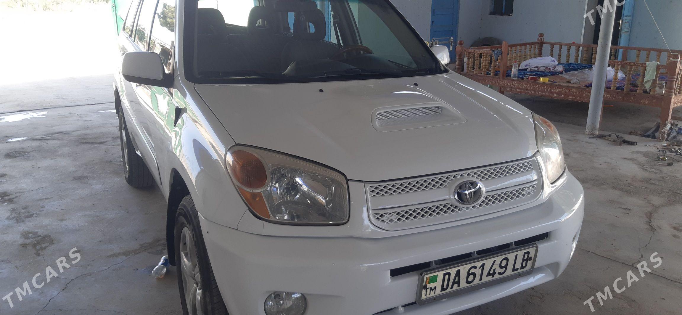 Toyota RAV4 2005 - 148 000 TMT - Магданлы - img 1