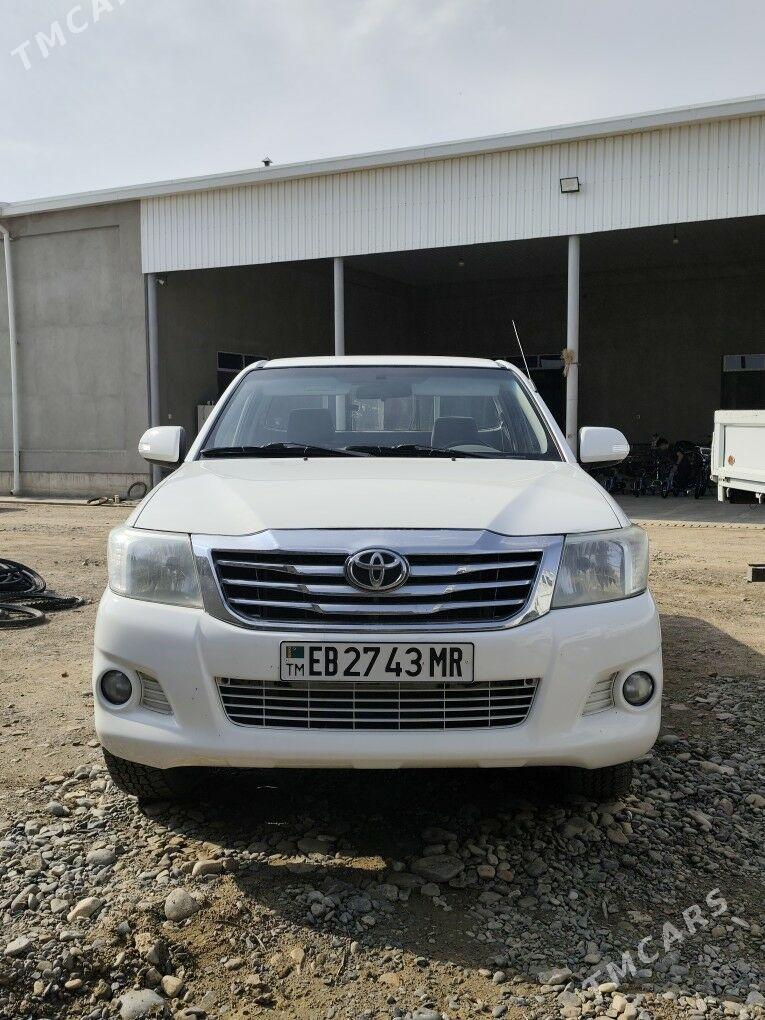 Toyota Hilux 2015 - 240 000 TMT - Мары - img 1