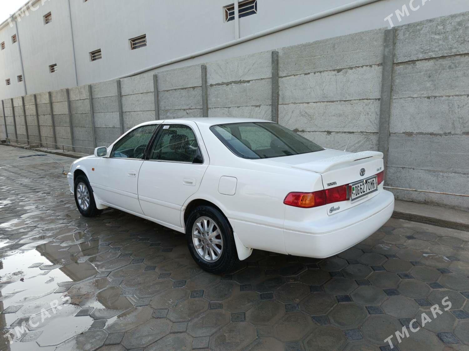 Toyota Camry 2000 - 125 000 TMT - Baýramaly - img 1