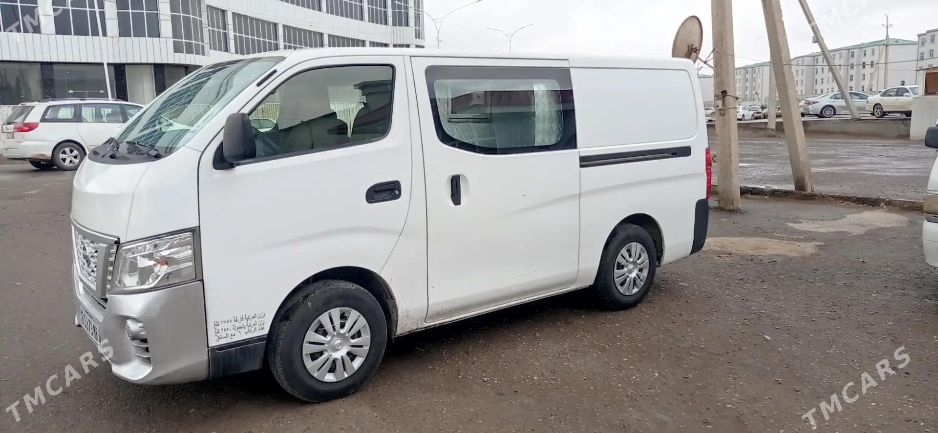 Nissan Urvan 2021 - 300 000 TMT - Mary - img 1