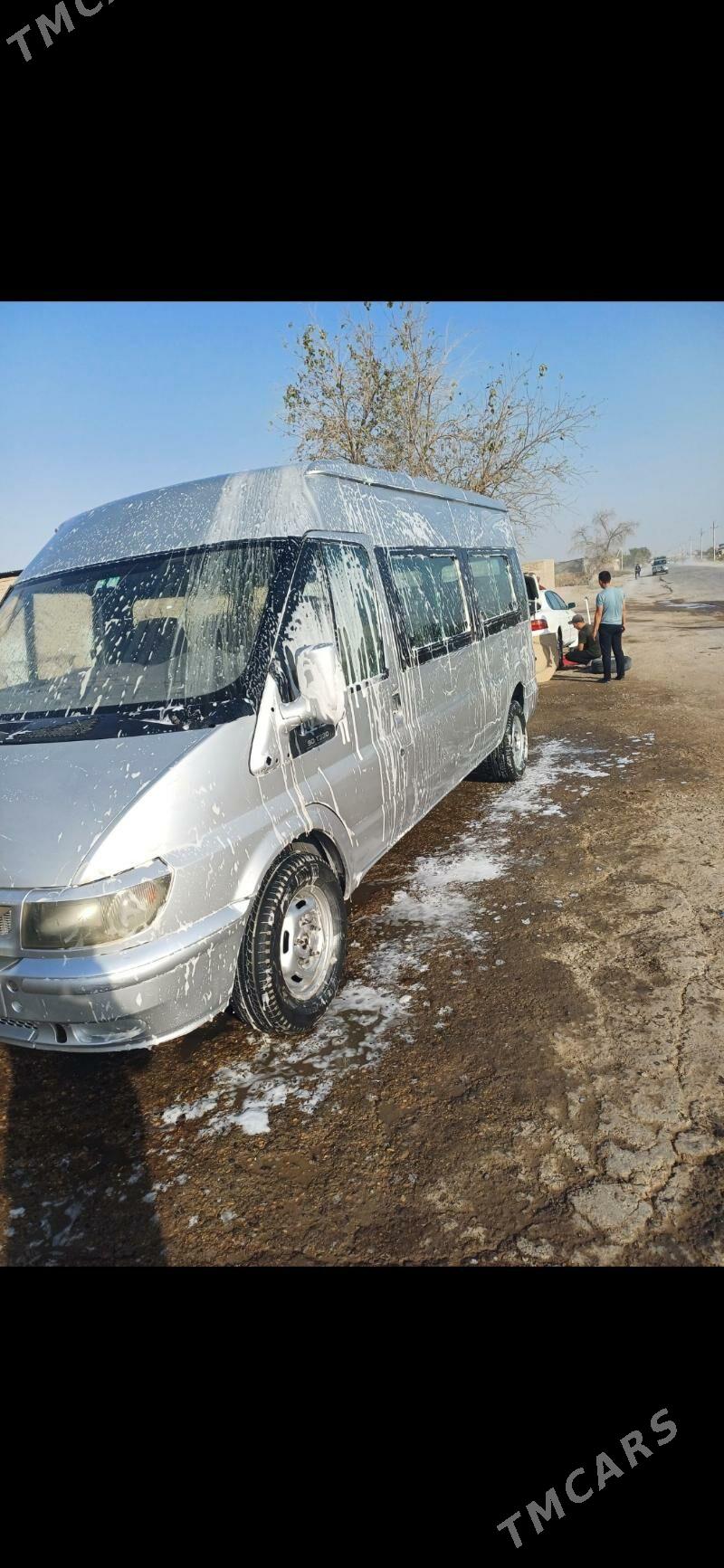 Toyota Hiace 2004 - 120 000 TMT - Мары - img 1