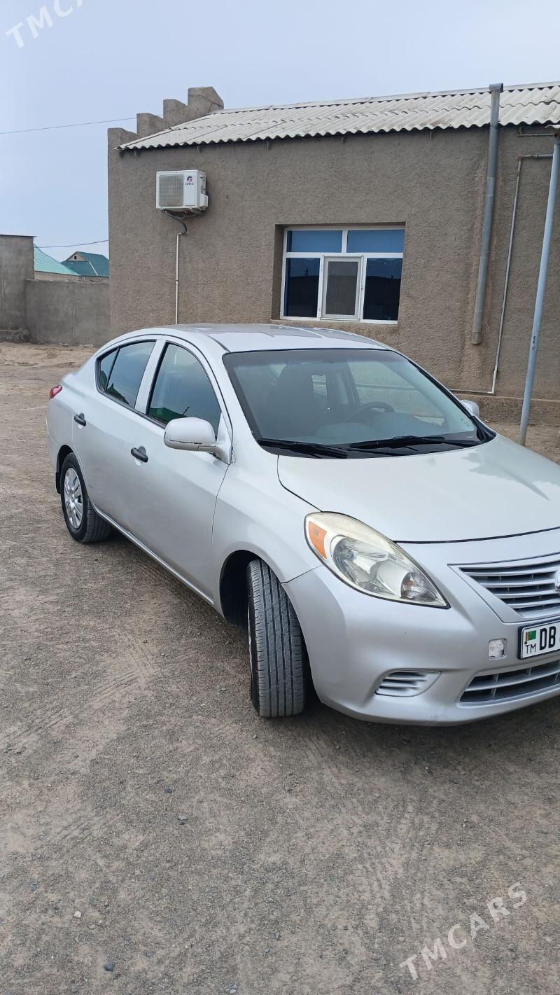 Nissan Versa 2012 - 112 000 TMT - Туркменбаши - img 1
