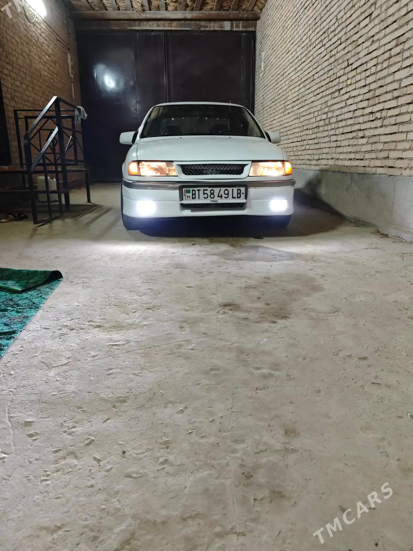 Opel Vectra 1990 - 60 000 TMT - Чарджоу - img 1