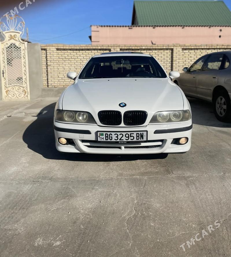 BMW E39 2001 - 115 000 TMT - Балканабат - img 1