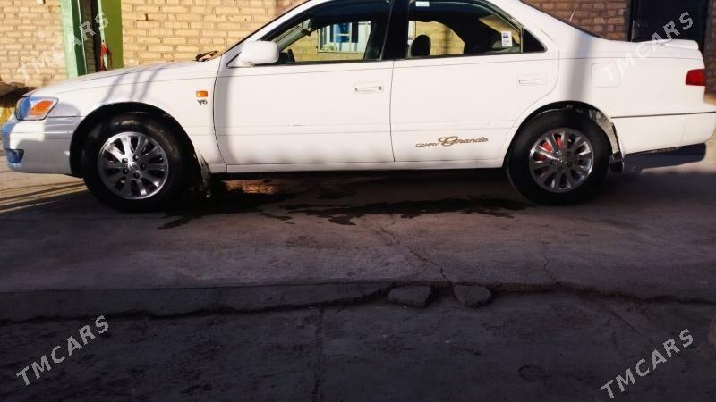 Toyota Camry 2000 - 150 000 TMT - Теджен - img 1