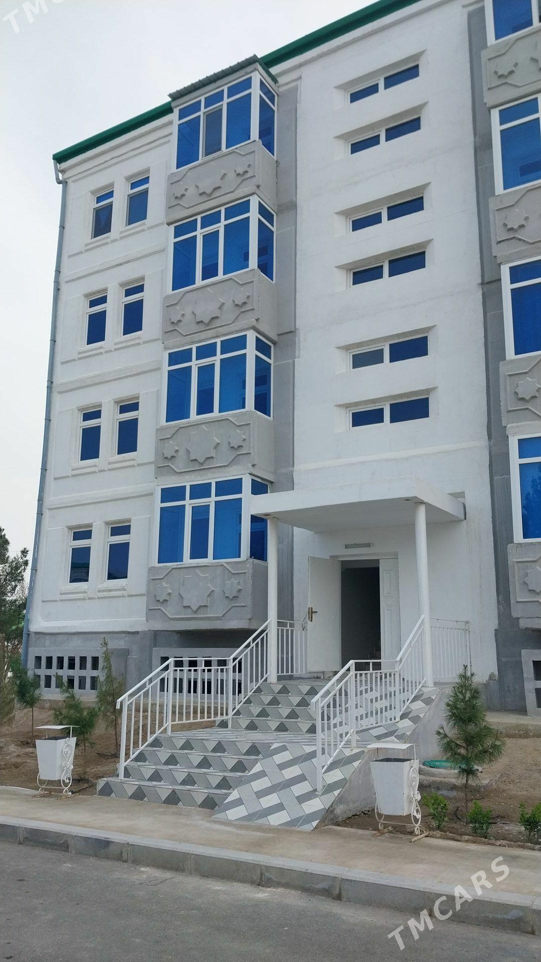 Satlyk Jay Eyesinden 3 Komnat - Büzmeýin GRES - img 1