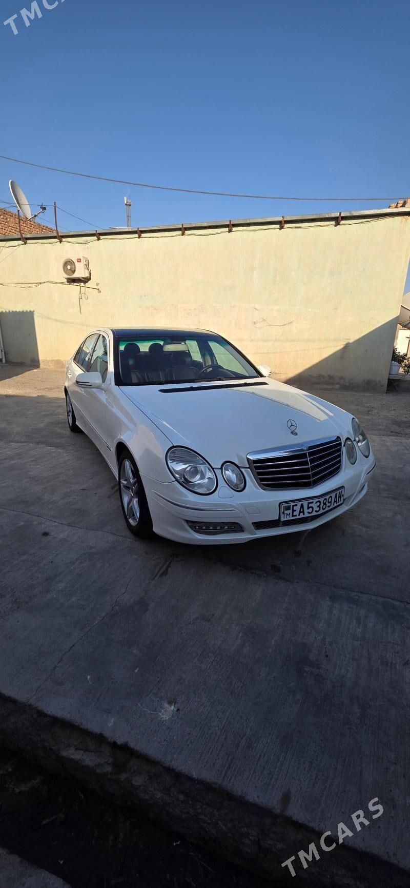 Mercedes-Benz E300 2008 - 145 000 TMT - Bäherden - img 1