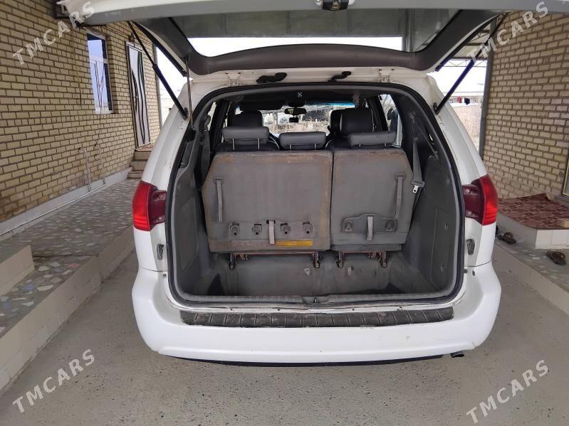 Toyota Sienna 2004 - 195 000 TMT - Мары - img 1