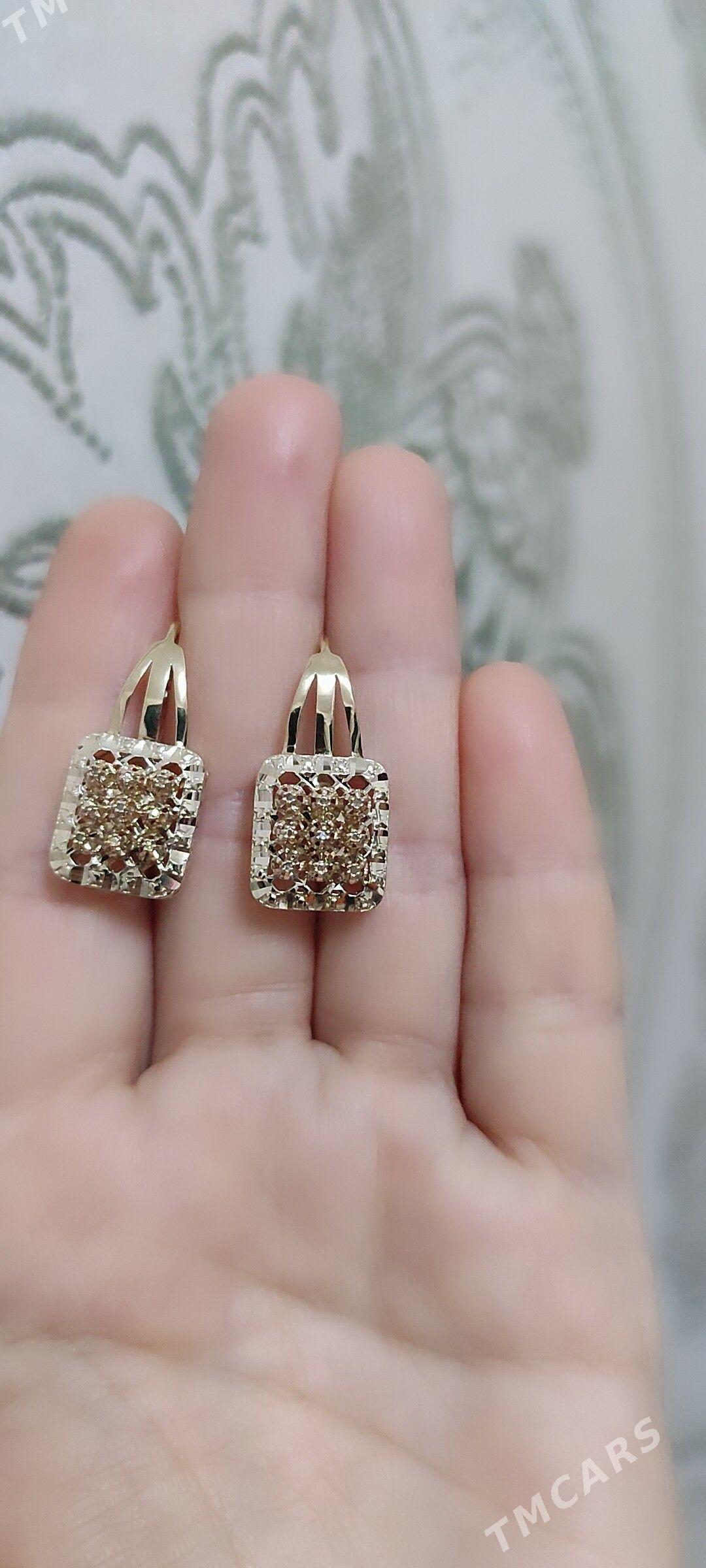 gyzyl gulakhalka - Parahat 2 - img 1