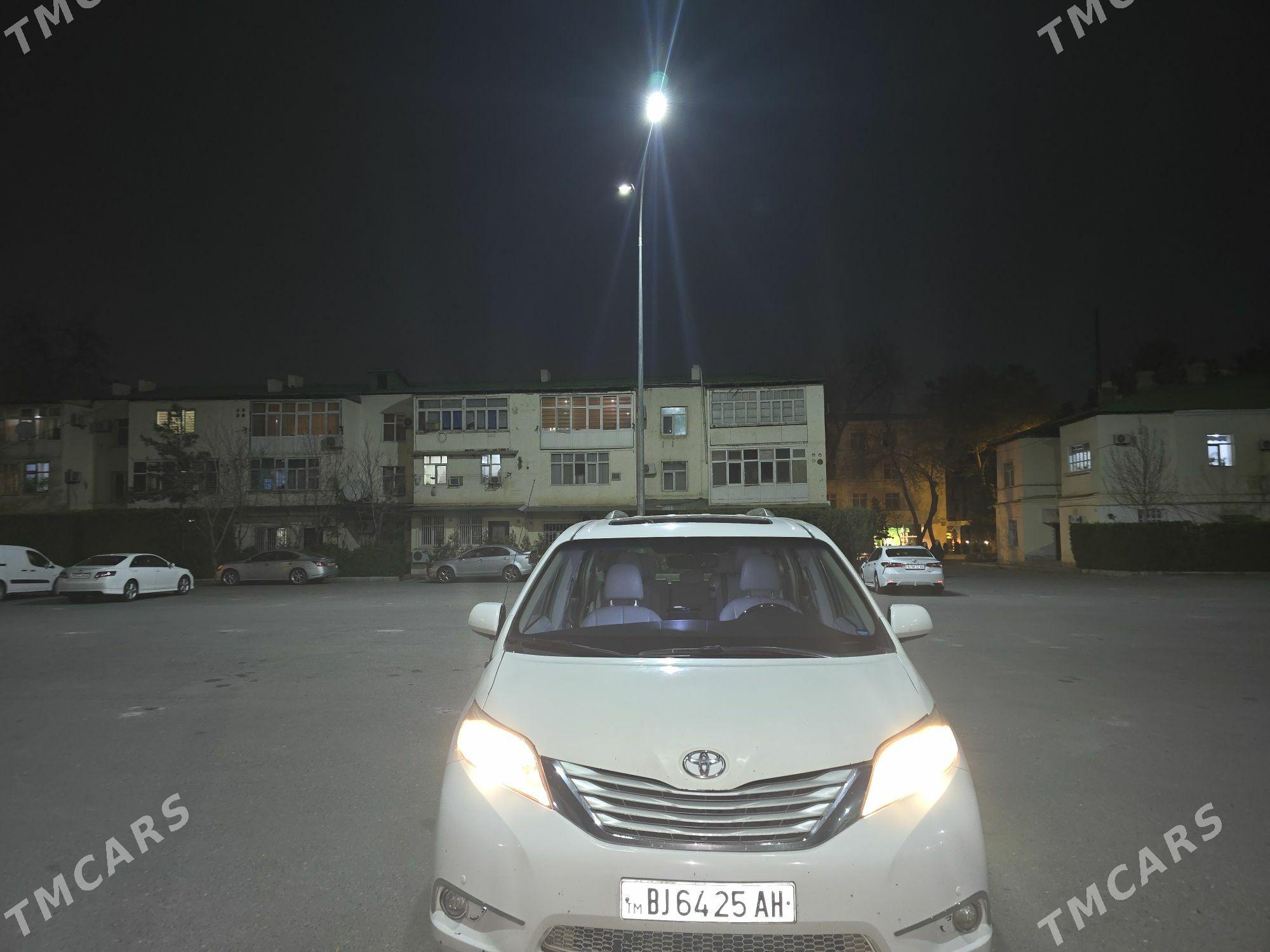 Toyota Sienna 2013 - 365 000 TMT - Aşgabat - img 1