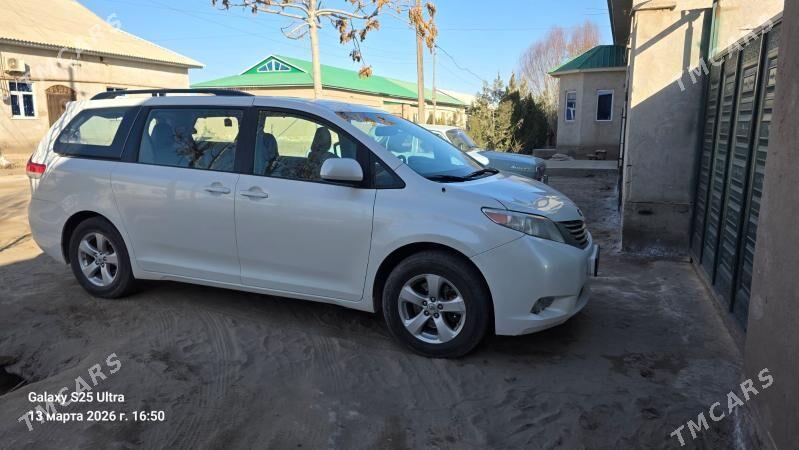 Toyota Sienna 2012 - 325 000 TMT - Köneürgenç - img 1