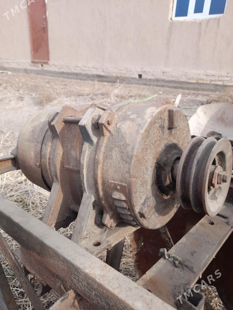 dwijok. tok çykaryan generator - Гурбансолтан Едже - img 1