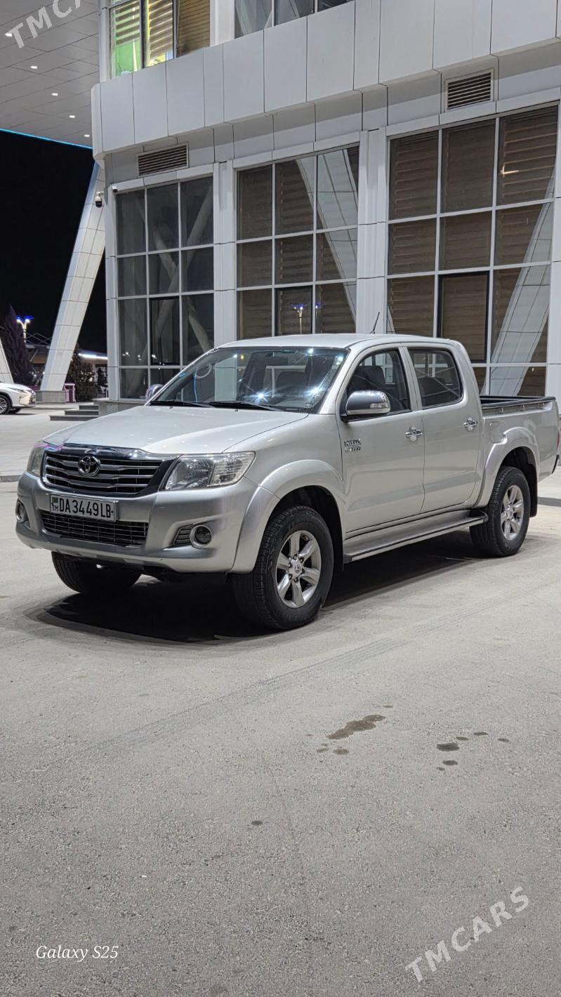 Toyota Hilux 2015 - 450 000 TMT - Чарджоу - img 1