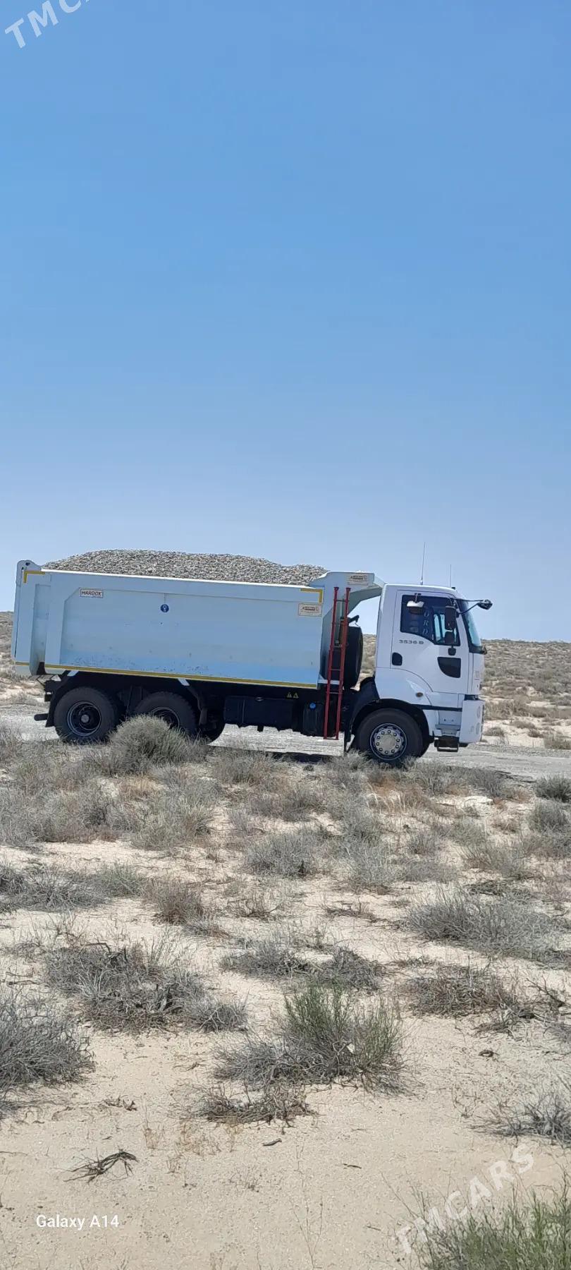 Ford Cargo 3535D 2014 - 700 000 TMT - Туркменбаши - img 1