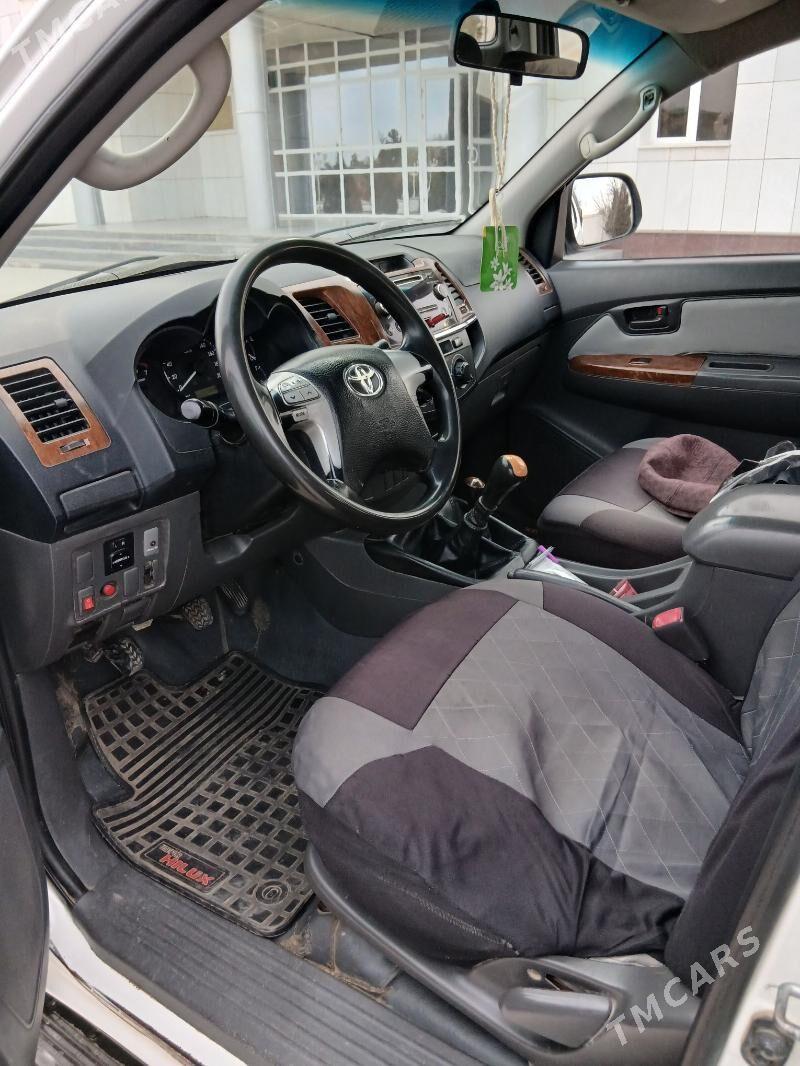 Toyota Hilux 2014 - 300 000 TMT - Seýdi - img 1