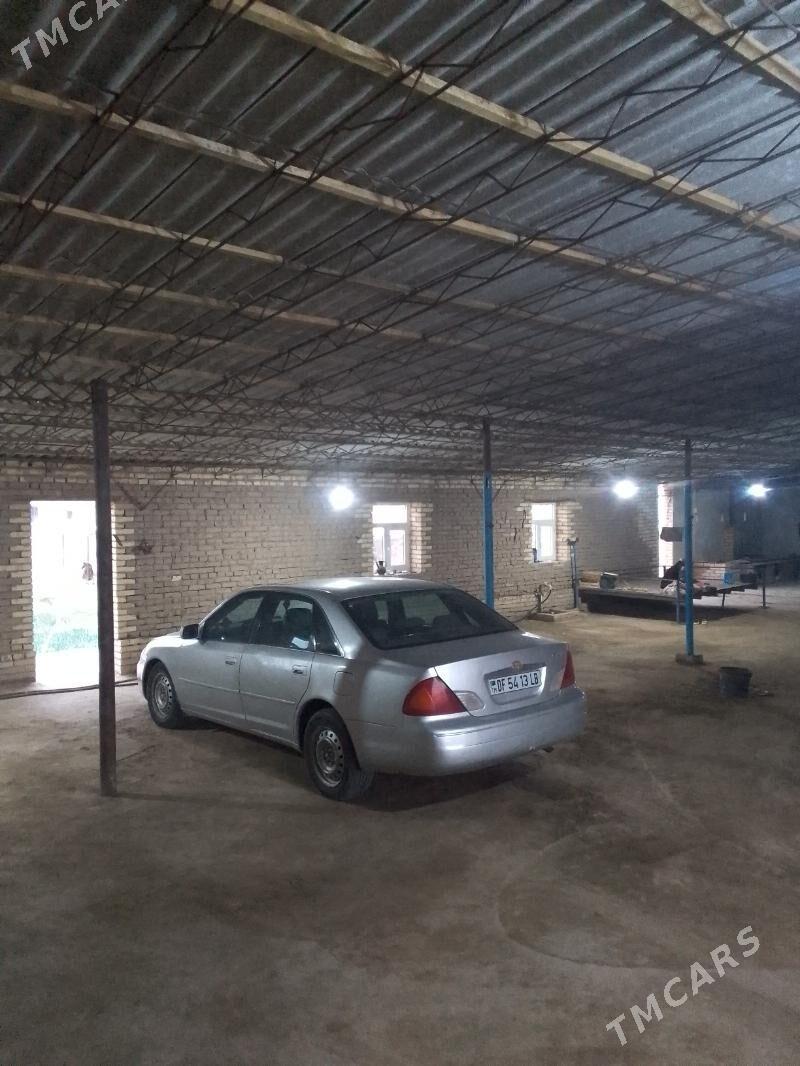 Toyota Avalon 2001 - 165 000 TMT - Halaç - img 1