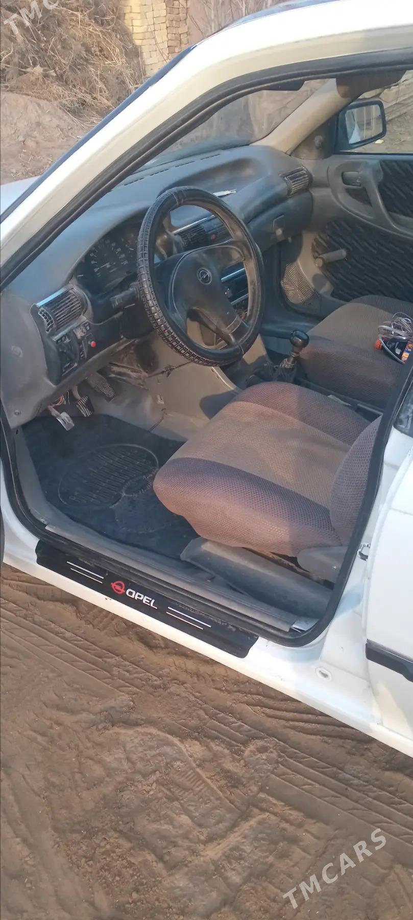 Opel Astra 1992 - 35 000 TMT - Гурбансолтан Едже - img 1