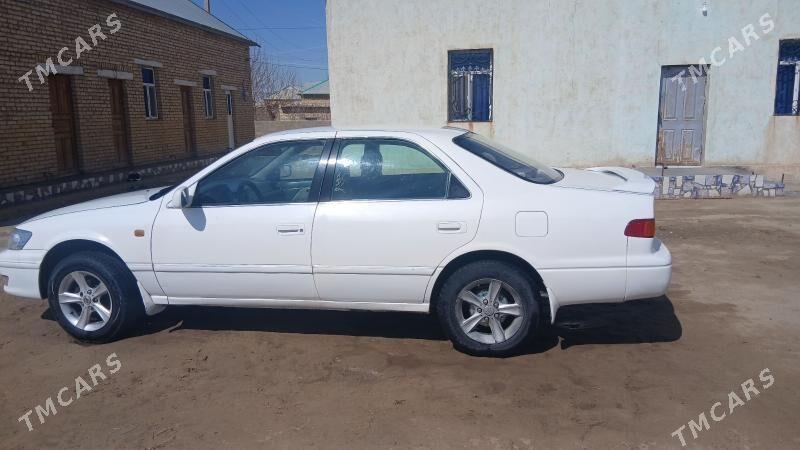 Toyota Camry 2000 - 120 000 TMT - Ёлётен - img 1